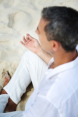 포토 JPG 주간 전신 서양인 외국인 백인 해외기획촬영 남자 여유 바다 40대 중년 요가 모션 중년라이프 2014년태국 한명 사람 앉기 손짓 성인 해변 야외 옆모습 모래사장 명상 남자만 남자한명만 성인남자만 성인한명만 성인남자한명만 중년만 중년남자만 중년남자한명만 성인만 국내포토 자연요소 1 라이프스타일 웰빙 감정 뷰포인트 인종 파일형식