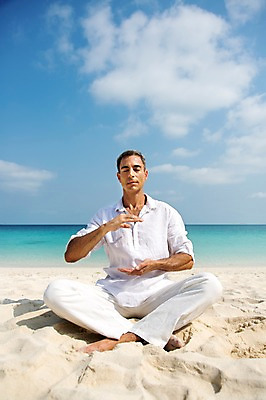 포토 JPG 주간 전신 서양인 외국인 백인 구름 해외기획촬영 남자 여유 바다 40대 중년 요가 모션 중년라이프 하늘 2014년태국 한명 사람 앉기 손짓 성인 해변 야외 앞모습 모래사장 눈감음 명상 남자만 남자한명만 성인남자만 성인한명만 성인남자한명만 중년만 중년남자만 중년남자한명만 성인만 국내포토 자연요소 1 라이프스타일 웰빙 감정 뷰포인트 인종 파일형식