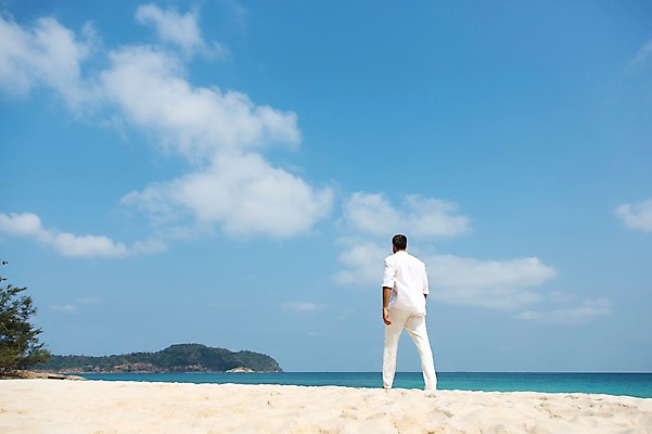 포토 JPG 주간 전신 서양인 외국인 백인 구름 해외기획촬영 남자 여유 바다 섬 40대 중년 요가 모션 중년라이프 하늘 2014년태국 한명 사람 성인 해변 야외 뒷모습 모래사장 걷기 남자만 남자한명만 성인남자만 성인한명만 성인남자한명만 중년만 중년남자만 중년남자한명만 성인만 국내포토 자연요소 1 라이프스타일 웰빙 감정 뷰포인트 인종 파일형식