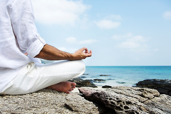 포토 JPG 주간 서양인 외국인 백인 해외기획촬영 남자 여유 바다 40대 중년 요가 모션 중년라이프 하늘 2014년태국 한명 사람 앉기 성인 해변 야외 뒷모습 모래사장 하반신 돌_바위 명상 남자만 남자한명만 성인남자만 성인한명만 성인남자한명만 중년만 중년남자만 중년남자한명만 성인만 국내포토 자연요소 1 라이프스타일 웰빙 감정 뷰포인트 인종 파일형식