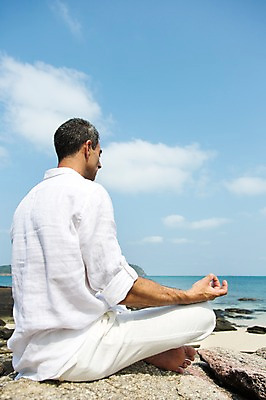 포토 JPG 주간 전신 서양인 외국인 백인 구름 해외기획촬영 남자 여유 바다 40대 중년 요가 모션 중년라이프 하늘 2014년태국 한명 사람 앉기 손짓 성인 해변 야외 뒷모습 모래사장 돌_바위 명상 남자만 남자한명만 성인남자만 성인한명만 성인남자한명만 중년만 중년남자만 중년남자한명만 성인만 국내포토 자연요소 1 라이프스타일 웰빙 감정 뷰포인트 인종 파일형식