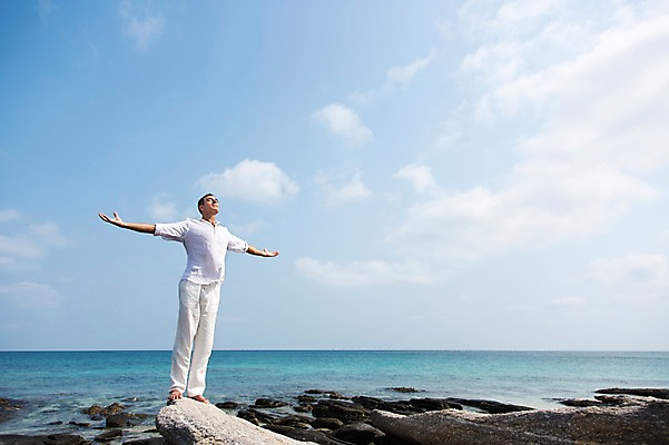 포토 JPG 주간 전신 서양인 외국인 백인 해외기획촬영 남자 여유 바다 40대 중년 요가 모션 중년라이프 하늘 팔벌리기 2014년태국 한명 서기 사람 손짓 성인 해변 야외 앞모습 빛 모래사장 돌_바위 남자만 남자한명만 성인남자만 성인한명만 성인남자한명만 중년만 중년남자만 중년남자한명만 성인만 국내포토 자연요소 1 라이프스타일 웰빙 감정 뷰포인트 인종 파일형식