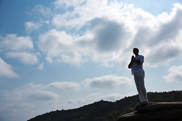 포토 JPG 주간 전신 서양인 외국인 백인 구름 해외기획촬영 남자 여유 바다 40대 중년 요가 모션 중년라이프 하늘 2014년태국 한명 서기 사람 성인 해변 야외 앞모습 모래사장 돌_바위 기도 남자만 남자한명만 성인남자만 성인한명만 성인남자한명만 중년만 중년남자만 중년남자한명만 성인만 국내포토 자연요소 1 라이프스타일 웰빙 감정 뷰포인트 인종 파일형식