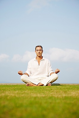 포토 JPG 주간 전신 서양인 외국인 백인 해외기획촬영 남자 여유 바다 중년 50대 요가 모션 중년라이프 하늘 2014년태국 한명 사람 손짓 성인 야외 앞모습 눈감음 명상 가부좌 남자만 남자한명만 성인남자만 성인한명만 성인남자한명만 중년만 중년남자만 중년남자한명만 성인만 국내포토 자연요소 1 라이프스타일 웰빙 감정 뷰포인트 앉기 인종 파일형식