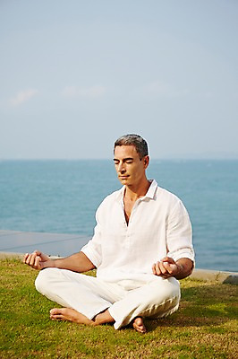 포토 JPG 주간 전신 서양인 외국인 백인 해외기획촬영 남자 여유 바다 중년 50대 요가 모션 중년라이프 2014년태국 한명 사람 손짓 성인 야외 앞모습 눈감음 명상 가부좌 남자만 남자한명만 성인남자만 성인한명만 성인남자한명만 중년만 중년남자만 중년남자한명만 성인만 국내포토 자연요소 1 라이프스타일 웰빙 감정 뷰포인트 앉기 인종 파일형식