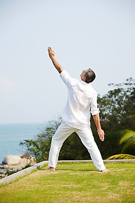 포토 JPG 주간 전신 서양인 외국인 백인 해외기획촬영 남자 여유 바다 중년 50대 요가 모션 중년라이프 팔벌리기 2014년태국 한명 서기 사람 손짓 성인 야외 뒷모습 균형 명상 수행 남자만 남자한명만 성인남자만 성인한명만 성인남자한명만 중년만 중년남자만 중년남자한명만 성인만 국내포토 자연요소 1 라이프스타일 웰빙 감정 뷰포인트 인종 파일형식