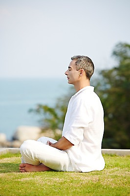 포토 JPG 주간 전신 서양인 외국인 백인 해외기획촬영 남자 여유 바다 중년 50대 요가 모션 중년라이프 2014년태국 한명 사람 성인 야외 옆모습 눈감음 명상 가부좌 수행 남자만 남자한명만 성인남자만 성인한명만 성인남자한명만 중년만 중년남자만 중년남자한명만 성인만 국내포토 자연요소 1 라이프스타일 웰빙 감정 뷰포인트 앉기 인종 파일형식