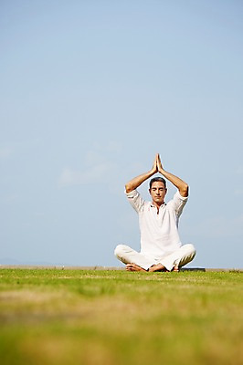 포토 JPG 주간 전신 서양인 외국인 백인 해외기획촬영 남자 여유 중년 50대 요가 모션 중년라이프 하늘 2014년태국 한명 사람 성인 야외 앞모습 손들기 눈감음 명상 가부좌 합장 수행 남자만 남자한명만 성인남자만 성인한명만 성인남자한명만 중년만 중년남자만 중년남자한명만 성인만 국내포토 자연요소 1 라이프스타일 웰빙 감정 뷰포인트 앉기 인종 손짓 파일형식
