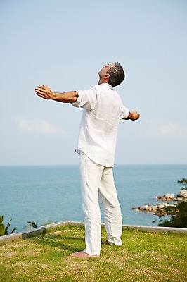 포토 JPG 주간 전신 서양인 외국인 백인 해외기획촬영 남자 여유 바다 중년 50대 요가 모션 중년라이프 팔벌리기 2014년태국 한명 서기 사람 손짓 성인 야외 옆모습 명상 수행 남자만 남자한명만 성인남자만 성인한명만 성인남자한명만 중년만 중년남자만 중년남자한명만 성인만 국내포토 자연요소 1 라이프스타일 웰빙 감정 뷰포인트 인종 파일형식