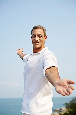 포토 JPG 주간 서양인 외국인 백인 해외기획촬영 남자 여유 바다 중년 50대 요가 모션 중년라이프 팔벌리기 2014년태국 한명 서기 미소 사람 손짓 상반신 성인 야외 앞모습 명상 수행 남자만 남자한명만 성인남자만 성인한명만 성인남자한명만 중년만 중년남자만 중년남자한명만 성인만 국내포토 자연요소 1 라이프스타일 웰빙 감정 뷰포인트 표정 인종 파일형식