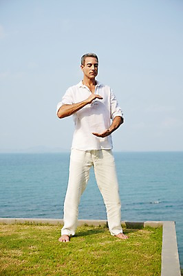 포토 JPG 주간 전신 서양인 외국인 백인 해외기획촬영 남자 여유 바다 중년 50대 요가 모션 중년라이프 2014년태국 한명 서기 사람 손짓 성인 야외 앞모습 명상 남자만 남자한명만 성인남자만 성인한명만 성인남자한명만 중년만 중년남자만 중년남자한명만 성인만 국내포토 자연요소 1 라이프스타일 웰빙 감정 뷰포인트 인종 파일형식