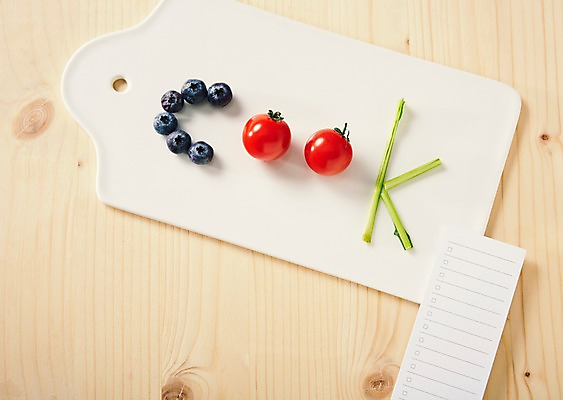 포토 JPG 스튜디오촬영 나무 종이 채소 과일 방울토마토 바닥 도마 실내 요리 사람없음 블루베리 심플 브런치 체크리스트 플랫레이 국내포토 식물 토마토 주방용품 내부 식사 플랫 파일형식