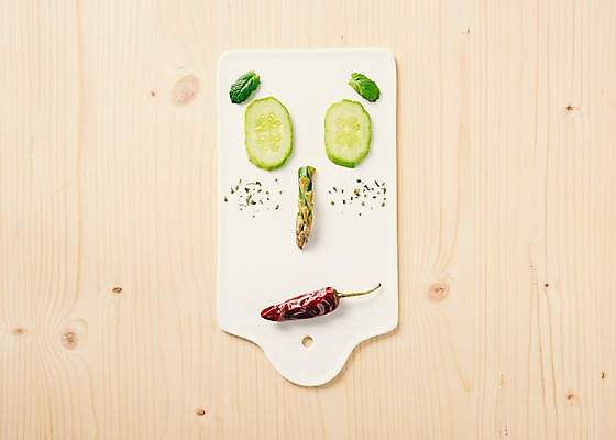 포토 JPG 스튜디오촬영 나무 채소 고추 오이 바닥 도마 실내 파슬리 사람없음 하이앵글 얼굴모양 아스파라거스 심플 브런치 플랫레이 국내포토 모양 식물 얼굴 뷰포인트 주방용품 내부 식사 플랫 파일형식