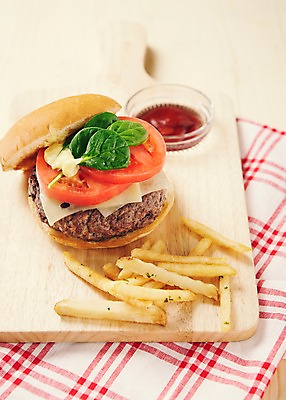 포토 JPG 스튜디오촬영 그릇 음식 빵 토마토 채소 치즈 도마 패스트푸드 실내 사람없음 아웃포커스 감자튀김 햄버거 직물 케첩 천 체크무늬 심플 브런치 패티 국내포토 식기 무늬 주방용품 유제품 감자 촬영기법 내부 식사 튀김 소스_음식 인스턴트 파일형식