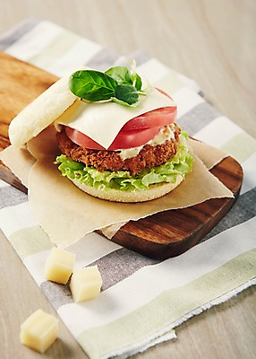 포토 JPG 스튜디오촬영 나무 음식 빵 토마토 채소 치즈 바닥 도마 패스트푸드 실내 사람없음 아웃포커스 줄무늬 햄버거 직물 양상추 천 심플 브런치 국내포토 식물 무늬 주방용품 유제품 촬영기법 내부 식사 인스턴트 파일형식