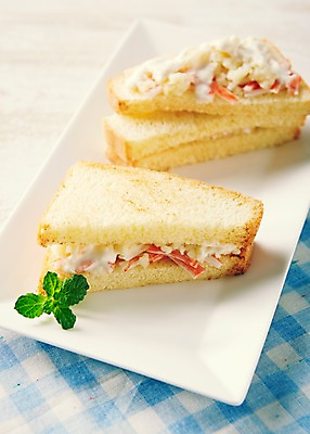 포토 JPG 스튜디오촬영 접시 음식 빵 실내 샌드위치 사람없음 아웃포커스 직물 천 체크무늬 심플 브런치 국내포토 식기 무늬 촬영기법 내부 식사 파일형식