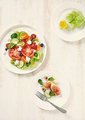 포토 JPG 스튜디오촬영 그릇 식기 접시 음식 포크 토마토 채소 과일 방울토마토 오이 실내 사람없음 하이앵글 계란 샐러드 양상추 블루베리 심플 브런치 플랫레이 국내포토 뷰포인트 내부 알 식사 플랫 파일형식