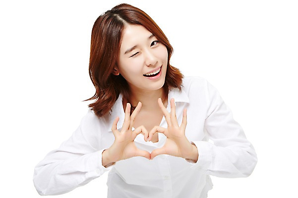 포토 JPG 스튜디오촬영 우먼라이프 라이프스타일 여자 포즈 셔츠 모션 휴식 실내 윙크 한명 서기 미소 누끼 사람 동양인 정장 손짓 상반신 20대 성인 앞모습 캐주얼 활발 한국인 하트 편안함 즐거움 여자만 여자한명만 성인여자만 청년만 청년여자만 성인한명만 청년여자한명만 성인여자한명만 성인만 국내포토 모양 1 옷 감정 뷰포인트 컨셉 상의 표정 인종 청년 내부 생활 감각 파일형식