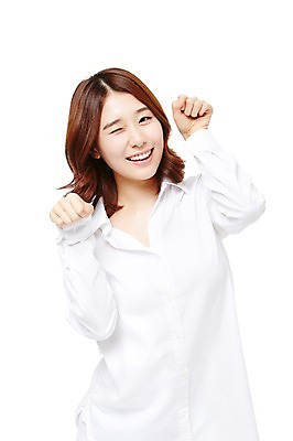 포토 JPG 스튜디오촬영 우먼라이프 라이프스타일 여자 포즈 셔츠 모션 휴식 실내 윙크 한명 서기 미소 누끼 사람 동양인 정장 손짓 상반신 20대 성인 앞모습 캐주얼 활발 한국인 편안함 즐거움 여자만 여자한명만 성인여자만 청년만 청년여자만 성인한명만 청년여자한명만 성인여자한명만 성인만 국내포토 1 옷 감정 뷰포인트 컨셉 상의 표정 인종 청년 내부 생활 감각 파일형식