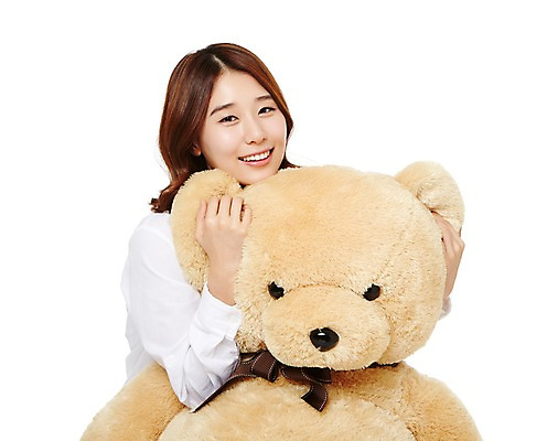 포토 JPG 스튜디오촬영 우먼라이프 라이프스타일 여자 포즈 셔츠 안기 모션 휴식 실내 한명 미소 누끼 사람 앉기 동양인 정장 상반신 20대 성인 앞모습 캐주얼 활발 곰인형 한국인 편안함 즐거움 여자만 여자한명만 성인여자만 청년만 청년여자만 성인한명만 청년여자한명만 성인여자한명만 성인만 국내포토 1 옷 감정 인형 뷰포인트 컨셉 상의 표정 인종 청년 내부 생활 감각 파일형식