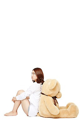 포토 JPG 스튜디오촬영 전신 우먼라이프 라이프스타일 여자 포즈 셔츠 모션 휴식 실내 한명 누끼 사람 앉기 동양인 정장 20대 성인 옆모습 캐주얼 기댐 활발 곰인형 한국인 편안함 즐거움 여자만 여자한명만 성인여자만 청년만 청년여자만 성인한명만 청년여자한명만 성인여자한명만 성인만 국내포토 1 옷 감정 인형 뷰포인트 컨셉 상의 인종 청년 내부 생활 감각 파일형식