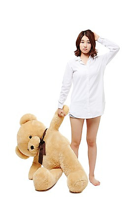 포토 JPG 스튜디오촬영 전신 우먼라이프 라이프스타일 여자 포즈 셔츠 모션 휴식 실내 한명 서기 들기 누끼 사람 동양인 정장 20대 성인 앞모습 캐주얼 활발 곰인형 한국인 편안함 즐거움 여자만 여자한명만 성인여자만 청년만 청년여자만 성인한명만 청년여자한명만 성인여자한명만 성인만 국내포토 1 옷 감정 인형 뷰포인트 컨셉 상의 인종 청년 내부 생활 감각 파일형식