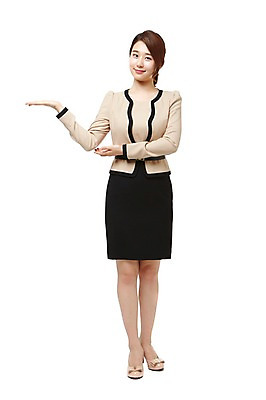 포토 JPG 스튜디오촬영 전신 여자 비즈니스 모션 안내 실내 한명 서기 미소 누끼 사람 동양인 정장 손짓 20대 성인 앞모습 한국인 비즈니스우먼 여자만 여자한명만 성인여자만 청년만 청년여자만 성인한명만 청년여자한명만 성인여자한명만 성인만 국내포토 1 옷 뷰포인트 표정 인종 청년 내부 직장인 파일형식