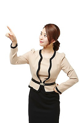 포토 JPG 스튜디오촬영 응시 여자 허리손 비즈니스 모션 실내 한명 서기 미소 누끼 사람 동양인 정장 손짓 상반신 20대 성인 앞모습 한국인 가리킴 비즈니스우먼 여자만 여자한명만 성인여자만 청년만 청년여자만 성인한명만 청년여자한명만 성인여자한명만 성인만 국내포토 1 시선 옷 뷰포인트 포즈 표정 인종 청년 내부 직장인 파일형식