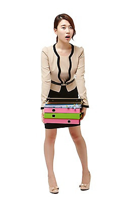 포토 JPG 스튜디오촬영 전신 여자 비즈니스 모션 실내 한명 서기 들기 누끼 사람 동양인 정장 20대 성인 앞모습 한국인 비즈니스우먼 문서 파일 무거움 여자만 여자한명만 성인여자만 청년만 청년여자만 성인한명만 청년여자한명만 성인여자한명만 성인만 국내포토 1 옷 뷰포인트 인종 청년 내부 직장인 무게 파일형식