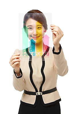 포토 JPG 스튜디오촬영 여자 비즈니스 모션 실내 한명 서기 미소 들기 누끼 사람 동양인 정장 상반신 20대 성인 앞모습 한국인 비즈니스우먼 투명 필름 파일 여자만 여자한명만 성인여자만 청년만 청년여자만 성인한명만 청년여자한명만 성인여자한명만 성인만 국내포토 1 옷 뷰포인트 표정 인종 청년 내부 직장인 파일형식