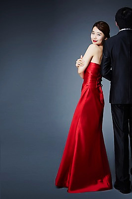 포토 JPG 스튜디오촬영 전신 드레스 여자 모션 실내 서기 미소 사람 동양인 정장 20대 성인 두명 옆모습 뒷모습 섹시 팔짱 매력적 한국인 유혹 열정 정열 여자만 성인여자만 청년만 청년여자만 성인만 국내포토 옷 감정 뷰포인트 컨셉 표정 인종 청년 내부 파일형식