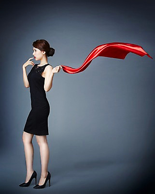 포토 JPG 스튜디오촬영 전신 드레스 여자 포즈 모션 날리기 바람 실내 한명 서기 들기 사람 동양인 20대 성인 옆모습 섹시 매력적 한국인 유혹 천 열정 정열 여자만 여자한명만 성인여자만 청년만 청년여자만 성인한명만 청년여자한명만 성인여자한명만 성인만 국내포토 자연요소 1 옷 감정 뷰포인트 컨셉 날씨 인종 청년 내부 직물 파일형식