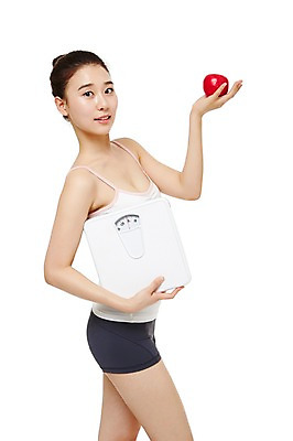포토 JPG 스튜디오촬영 여자 포즈 모션 실내 건강 한명 서기 들기 누끼 사람 동양인 상반신 20대 성인 옆모습 운동복 운동 헬스 한국인 목표 사과 체중계 열정 여자만 여자한명만 성인여자만 청년만 청년여자만 성인한명만 청년여자한명만 성인여자한명만 성인만 국내포토 1 옷 감정 뷰포인트 컨셉 과일 인종 청년 내부 파일형식