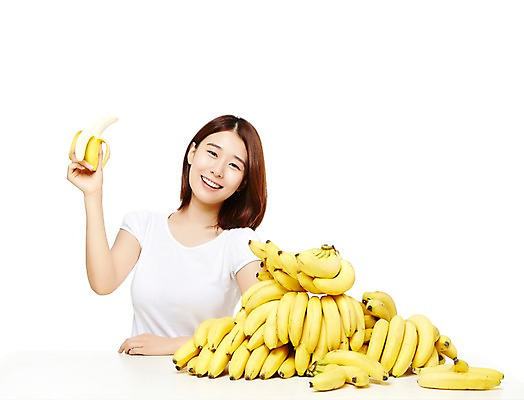 포토 JPG 스튜디오촬영 웰빙 여자 음식 다이어트 과일 모션 탁자 바나나 실내 건강 한명 미소 들기 누끼 사람 앉기 동양인 상반신 20대 성인 앞모습 캐주얼 한국인 여자만 여자한명만 성인여자만 청년만 청년여자만 성인한명만 청년여자한명만 성인여자한명만 성인만 국내포토 1 옷 뷰포인트 가구 표정 인종 청년 내부 파일형식