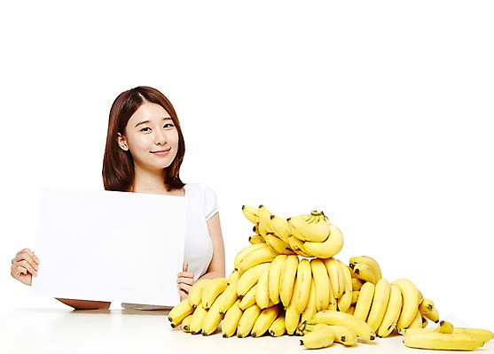 포토 JPG 스튜디오촬영 웰빙 배너 여자 음식 다이어트 과일 모션 탁자 사각프레임 바나나 광고판 실내 건강 한명 미소 들기 누끼 사람 앉기 동양인 상반신 20대 성인 앞모습 캐주얼 한국인 알림 칼로리 여자만 여자한명만 성인여자만 청년만 청년여자만 성인한명만 청년여자한명만 성인여자한명만 성인만 국내포토 1 옷 뷰포인트 가구 프레임 알림판 표정 인종 청년 내부 사각형 판 파일형식