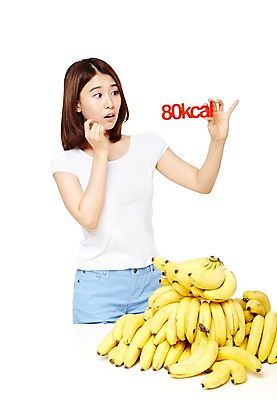 포토 JPG 스튜디오촬영 웰빙 여자 음식 다이어트 과일 모션 탁자 바나나 실내 건강 한명 서기 들기 누끼 사람 동양인 손짓 상반신 20대 성인 앞모습 캐주얼 놀람 한국인 칼로리 여자만 여자한명만 성인여자만 청년만 청년여자만 성인한명만 청년여자한명만 성인여자한명만 성인만 국내포토 1 옷 감정 뷰포인트 가구 표정 인종 청년 내부 파일형식