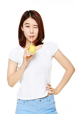 포토 JPG 스튜디오촬영 웰빙 여자 음식 허리손 다이어트 과일 모션 실내 건강 빨대 윙크 한명 서기 들기 누끼 사람 동양인 상반신 20대 성인 앞모습 캐주얼 한국인 찡그림 먹기 레몬 칼로리 여자만 여자한명만 성인여자만 청년만 청년여자만 성인한명만 청년여자한명만 성인여자한명만 성인만 국내포토 1 옷 뷰포인트 포즈 표정 인종 청년 내부 파일형식