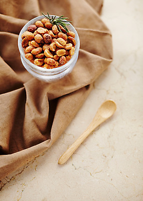 포토 JPG 스튜디오촬영 음식 백그라운드 실내 사람없음 숟가락 견과류 직물 천 땅콩 유리그릇 나무숟가락 국내포토 그릇 유리 수저 내부 파일형식