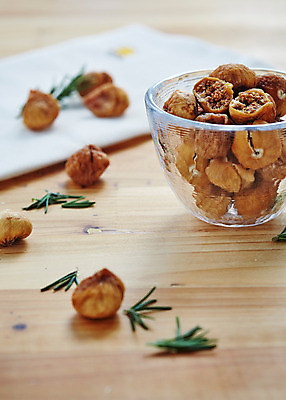 포토 JPG 스튜디오촬영 식기 음식 백그라운드 실내 사람없음 아웃포커스 견과류 유리그릇 무화과 국내포토 그릇 과일 유리 촬영기법 내부 파일형식