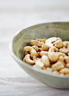 포토 JPG 스튜디오촬영 그릇 음식 백그라운드 실내 근접촬영 사람없음 아웃포커스 견과류 캐슈넛 국내포토 식기 뷰포인트 촬영기법 내부 파일형식