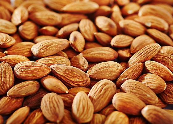 포토 JPG 스튜디오촬영 음식 백그라운드 실내 근접촬영 사람없음 아웃포커스 여러개 견과류 아몬드 국내포토 뷰포인트 다수 촬영기법 내부 파일형식