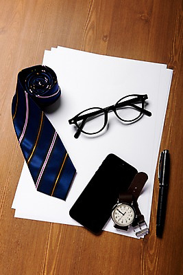 포토 JPG 스튜디오촬영 종이 안경 시계 비즈니스 넥타이 실내 사람없음 스마트폰 만년필 오브젝트 A4용지 국내포토 잡화 내부 핸드폰 스마트기기 펜 파일형식