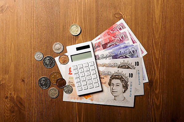 포토 JPG 스튜디오촬영 백그라운드 지폐 돈 비즈니스 실내 사람없음 금융 경제 글로벌 사무용품 동전 계산기 유로 오브젝트 파운드 환율 회계 국내포토 문구용품 내부 장비 재산 파일형식