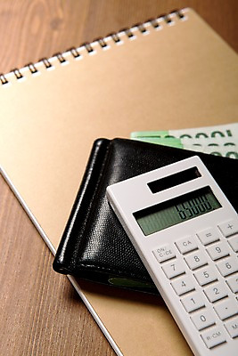 포토 JPG 스튜디오촬영 백그라운드 지폐 비즈니스 실내 사람없음 경제 글로벌 사무용품 공책 계산기 계산 지갑 만원 오브젝트 국내포토 돈 문구용품 내부 장비 파일형식