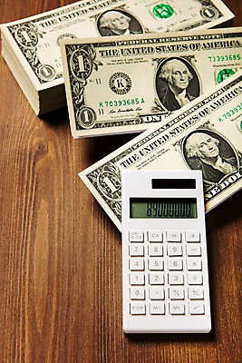 포토 JPG 스튜디오촬영 백그라운드 지폐 돈 비즈니스 실내 사람없음 경제 글로벌 달러 사무용품 계산기 계산 돈다발 오브젝트 회계 국내포토 문구용품 내부 장비 재산 파일형식