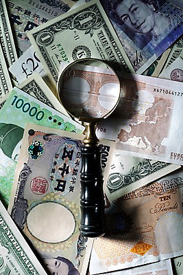 포토 JPG 스튜디오촬영 백그라운드 지폐 돈 돋보기 실내 사람없음 금융 경제 달러 사무용품 유로 엔 만원 오브젝트 파운드 찾기 국내포토 모션 문구용품 내부 재산 파일형식