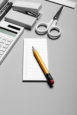 포토 JPG 스튜디오촬영 백그라운드 가위 실내 자 사람없음 연필 펜 사무용품 계산기 메모지 스테이플러 오브젝트 지우개 국내포토 문구용품 학용품 내부 필기구 장비 파일형식