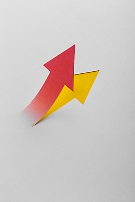 포토 JPG 스튜디오촬영 화살표 종이 백그라운드 비즈니스 실내 사람없음 금융 경제 사무용품 성장 주식 오브젝트 상승 국내포토 컨셉 문구용품 내부 파일형식