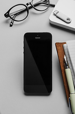 포토 JPG 스튜디오촬영 안경 백그라운드 비즈니스 실내 사람없음 노트북 전자제품 스마트폰 만년필 다이어리 사무용품 USB 오브젝트 국내포토 잡화 문구용품 내부 핸드폰 스마트기기 펜 파일형식