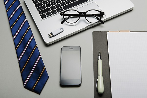 포토 JPG 스튜디오촬영 안경 백그라운드 비즈니스 넥타이 실내 사람없음 노트북 전자제품 스마트폰 만년필 다이어리 사무용품 USB 오브젝트 국내포토 잡화 문구용품 내부 핸드폰 스마트기기 펜 파일형식